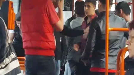 Scandal în tramvaiul 41. Riposta ţiganilor după ce doi maneliştii au fost bătuţi că ascultau muzică la maxim VIDEO