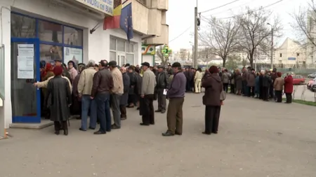 VESTE BUNĂ pentru pensionari. Începe distribuirea tichetelor sociale