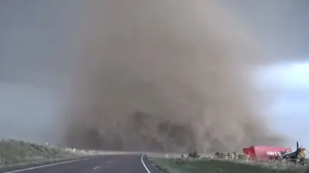 Forţa devastatoare a naturii. Imagini impresionante cu două tornade care au făcut ravagii în Colorado VIDEO
