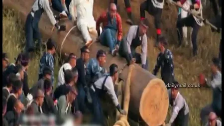 Sute de japonezi îşi riscă viaţa pentru a respecta un ritual străvechi