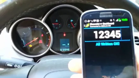 Cum dau samsarii auto kilometrajul înapoi cu un smartphone. Durează doar câteva secunde VIDEO