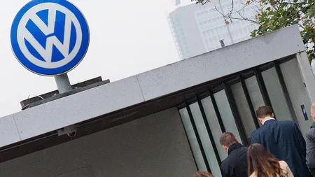 În plin scandal şi cu pierderi de miliarde de euro, Volkswagen măreşte salariile angajaţilor