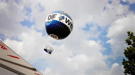 Plimbare de coşmar la Berlin. Balonul în care se aflau mai mulţi turişti a fost luat de vânt VIDEO
