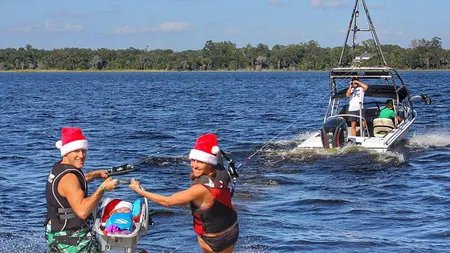 VIDEO incredibil Un bebeluş de şase luni a stabilit un record mondial la schi nautic