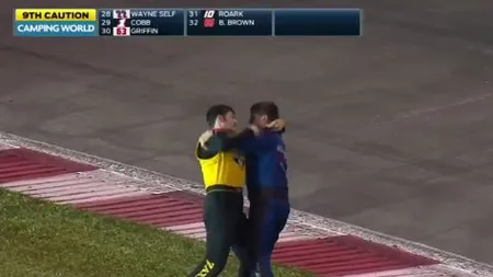Bătaie pe circuit, între doi piloţi. Totul a început de la un incident în timpul cursei VIDEO
