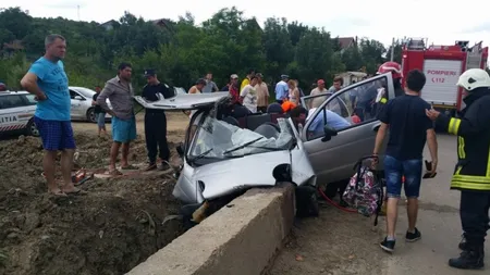 Accident grav în Iaşi. O persoană a rămas încarcerată FOTO