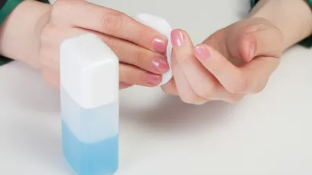 10 lucruri surprinzătoare pe care nu ştiai că le poţi face cu ACETONĂ