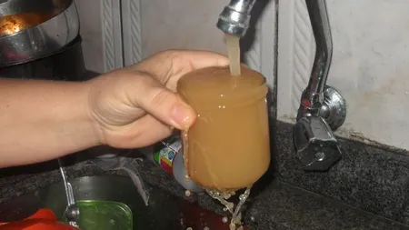 Locuitorii din Caransebeş nu mai au apă potabilă de cinci zile. Avertismentul medicilor