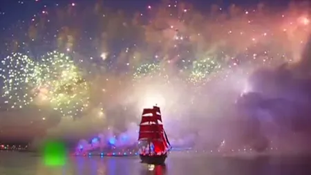 Final de an şcolar în Sankt Petersburg: Focuri de artificii şi un concert impresionant VIDEO