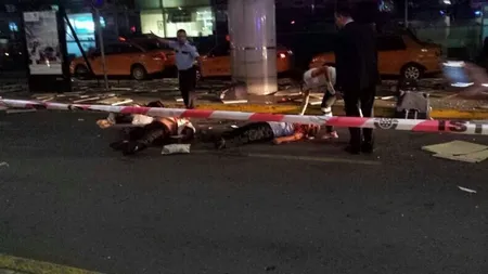 ATENTAT TERORIST în TURCIA. Explozii şi focuri de armă pe aeroportul Ataturk din Istanbul. Zeci de victime VIDEO