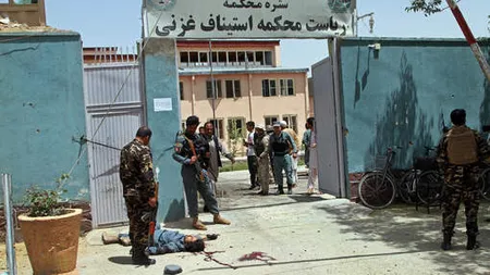 Afganistan: Atac sinucigaş în tribunal. Cel puţin şase persoane au murit