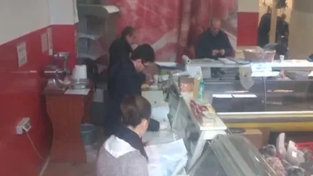 Alertă pe litoral! 16 tone de alimente stricate au fost găsite în magazinele şi restaurantele de la malul mării