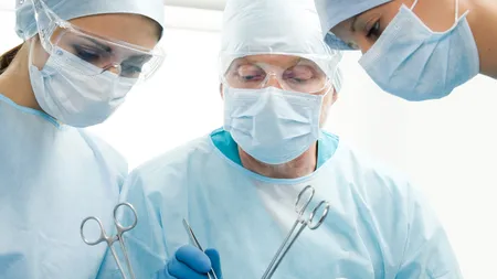 Chirurgii cardiovasculari cer o finanţare egală a operaţiilor în sistemul public şi privat