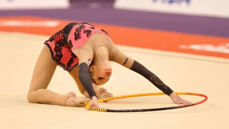 O gimnastă s-a aruncat în gol de la etajul VI pentru că antrenorii nu o luau la JO de la Rio