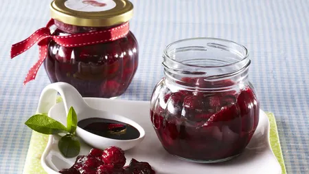 Dulceaţă de cireşe amare