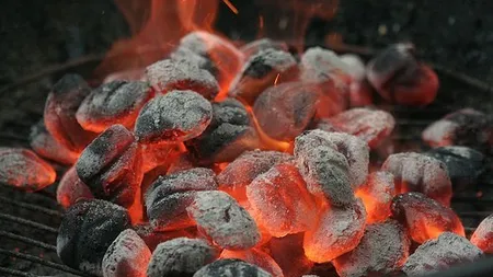 Incident cumplit la petrecerea de Rusalii. Un bărbat a luat foc în timp ce făcea gratar
