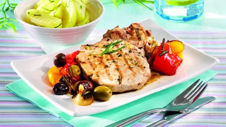 REŢETA ZILEI: Friptură de porc cu ardei copţi