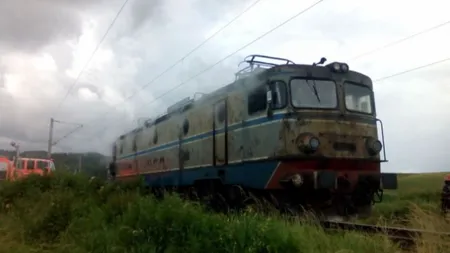 INCIDENT în Braşov. Locomotiva unui tren de călători a luat foc FOTO&VIDEO