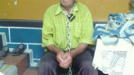 Gest şocant al unei femei. Şi-a legat soţul cu lanţul, ca să nu mai meargă la băutură FOTO