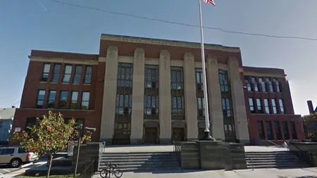 Clipe de groază într-un liceu din Boston. Cel puţin un adolescent a fost împuşcat mortal