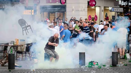 Noi imagini cu bătăile de la Marsilia, între suporterii ruşi şi englezi. Scenele sunt şocante VIDEO