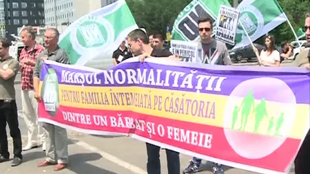 Zeci de persoane au manifestat pentru 