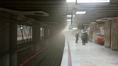 Incendiu la metrou. Circulaţia trenurilor între staţiile Piaţa Victoriei şi Aviatorilor a fost reluată FOTO UPDATE