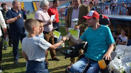 Mihăiţă Neşu, idolul copiilor. Fostul fotbalist, invitat de onoare la un eveniment, la Oradea