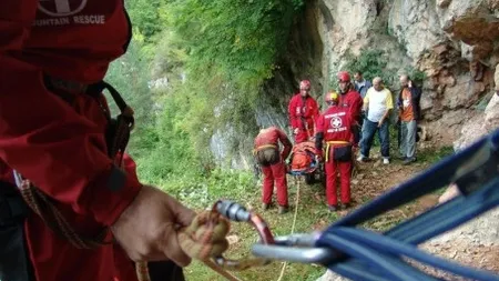 Un tânăr a căzut într-o râpă adâncă de 200 metri, la Orşova