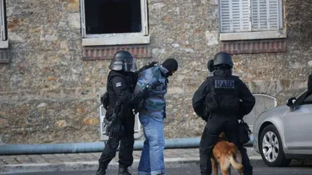 Un poliţist şi soţia sa, ucişi în apropiere de Paris. Atacatorul a fost împuşcat mortal