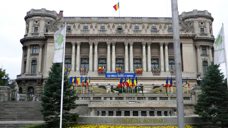 Ceremonie de Ziua Drapelului, în Capitală. Miniştrii Motoc şi Tobă, prezenţi la eveniment