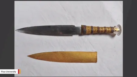Un pumnal găsit în mormântul lui Tutankhamon, făcut cu fier de origine extraterestră VIDEO
