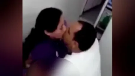 Sex cu pacienta, în camera de consultaţii. Cine este doctorul filmat pe ascuns? VIDEO