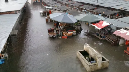 Oraş din România sub ape, după ploile torenţiale. Furtunile au făcut ravagii VIDEO