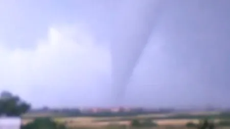 TORNADĂ în Timiş. Zeci de maşini şi culturi, avariate de grindină VIDEO