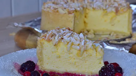 Cum să faci un tort delicios cu brânză, FĂRĂ zahar şi FĂRĂ făină