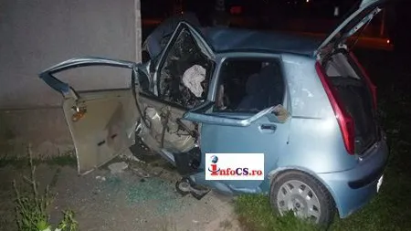 Doi tineri urmăriţi de poliţie au intrat cu maşina într-o casă. Amândoi se află în STARE GRAVĂ FOTO