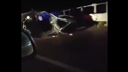 Accident în Constanţa. O maşină s-a făcut bucăţi în sensul giratoriu de la Agigea VIDEO