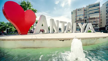 Românii nu s-au speriat de evenimentele din Turcia. Mai puţin de 10% din cei cu rezervare fermă au renunţat la vacanţele din Antalya