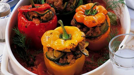 Reţeta zilei: Ardei umpluţi cu carne de porc şi vită