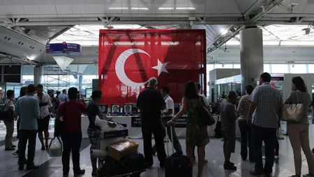 Lazăr Comănescu: Aproximativ 200 de români se află pe aeroportul din Istanbul