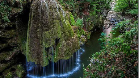 Cascada de basm din România, o înşelătorie. Mii de turişti din toată lumea sunt dezamăgiţi VIDEO