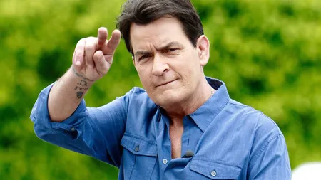 Charlie Sheen face sex cu un robot