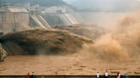Ploi torențiale în China. 24 de oameni şi-au pierdut viaţa, 16 milioane evacuaţi