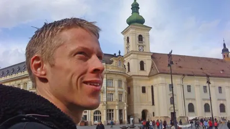 El este omul care a vizitat toate cele 198 de ţări ale lumii. ROMÂNIA, prima lui recomandare FOTO