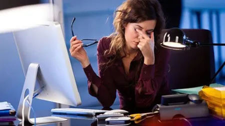 Două exerciţii simple care ÎŢI AJUTĂ OCHII atunci când lucrezi la calculator