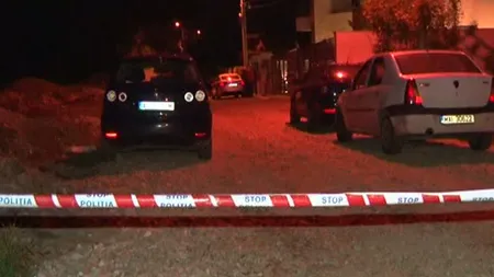Un bărbat a murit după ce a fost împuşcat în abdomen de un poliţist care îşi apăra colegul