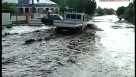 Inundaţii DEVASTATOARE în Sibiu. Zeci de locuinţe au fost afectate VIDEO