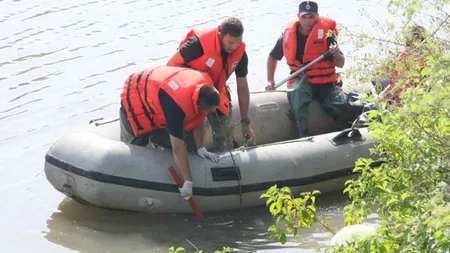 Copil de 12 ani, înecat în Mureş. Pompierii îi caută trupul