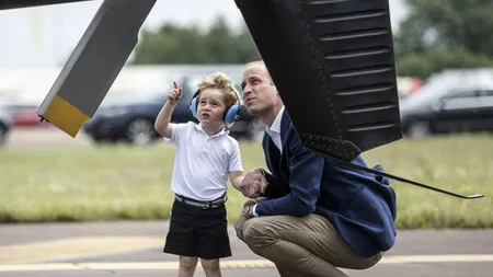 Imagini DE COLECŢIE cu prinţul George al Marii Britanii! La nici 3 ani, el a urcat în cabina de comandă a unui avion de vânătoare